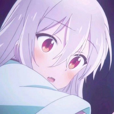 职校门口排起长队